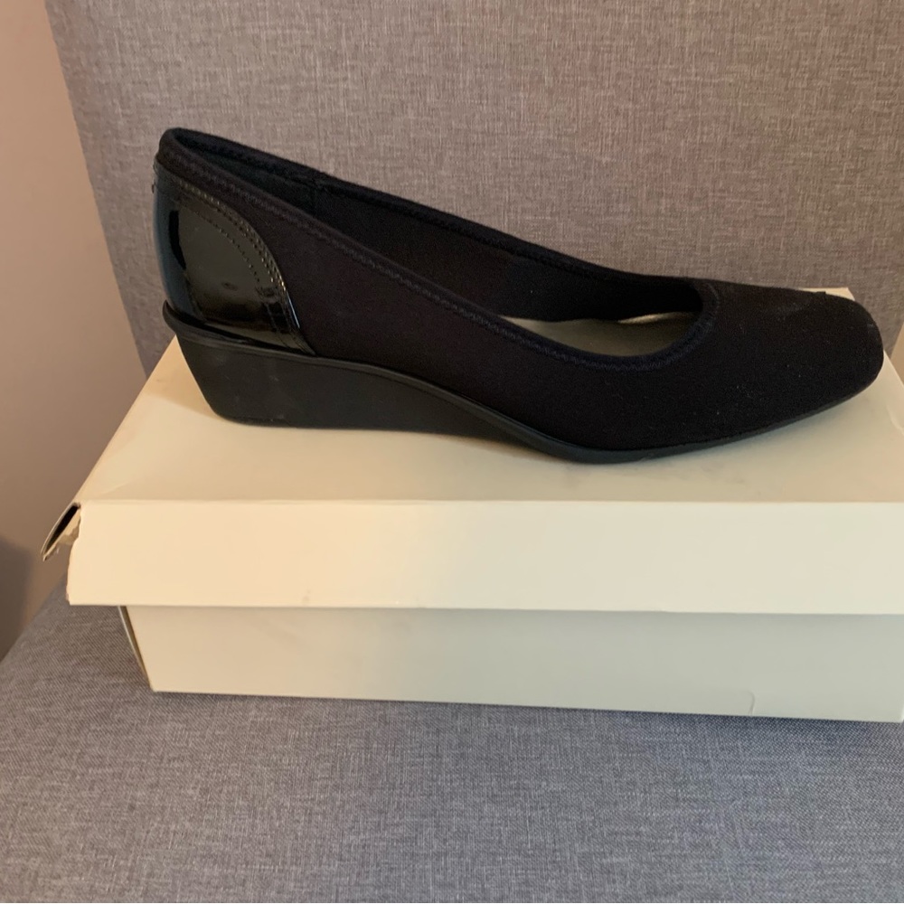 Black Anne Klein Black Wedges - Size 8.5